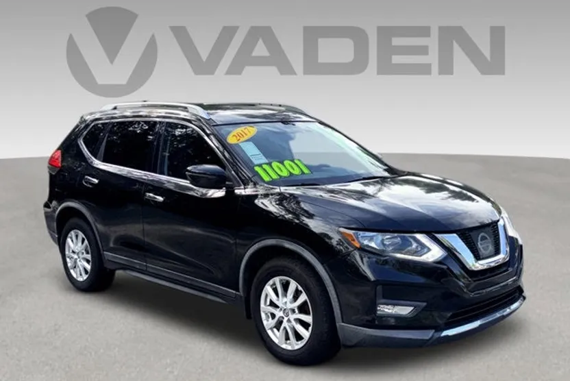 2017 Nissan Rogue SV photo 1