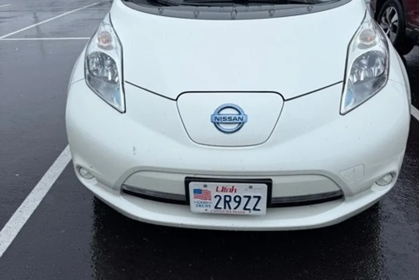2015 Nissan Leaf S photo 1