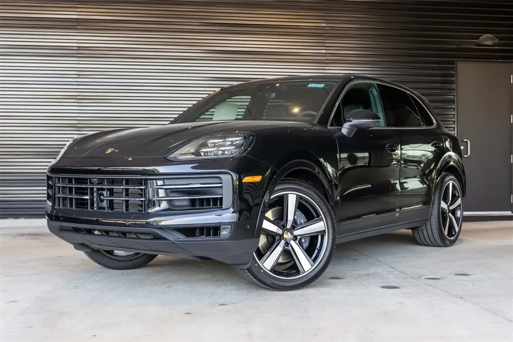 2025 Porsche Cayenne Base photo 1