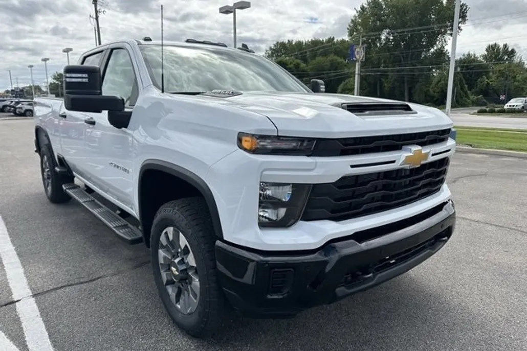 2026 Chevrolet Silverado 2500HD Custom photo 1