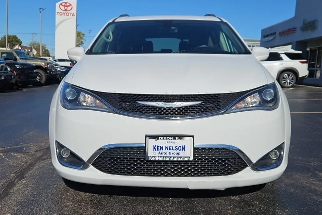 2018 Chrysler Pacifica Touring L photo 1