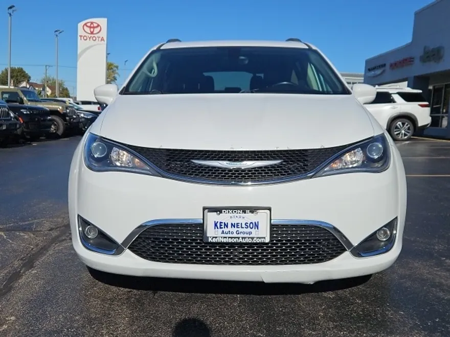 2018 Chrysler Pacifica Touring L photo 1
