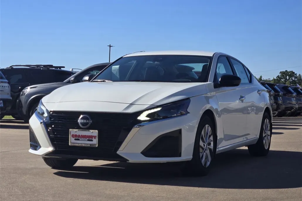 2025 Nissan Altima S photo 1
