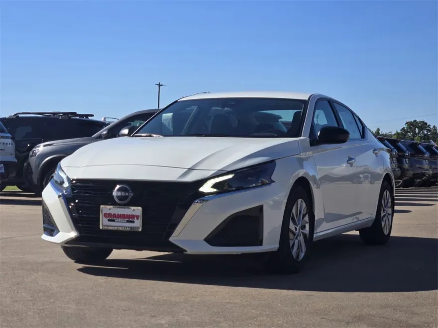 2025 Nissan Altima S photo 1