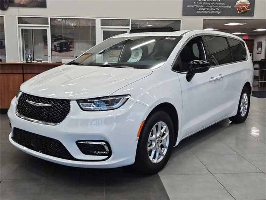 2025 Chrysler Pacifica photo 1