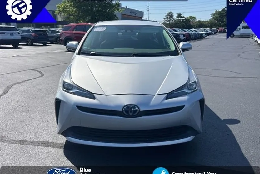 2021 Toyota Prius L photo 1