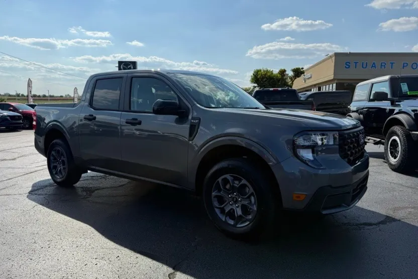 2025 Ford Maverick XLT photo 1