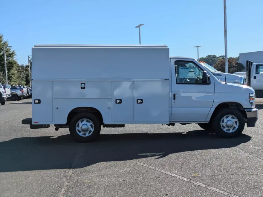 2025 Ford E-350 Base photo 1