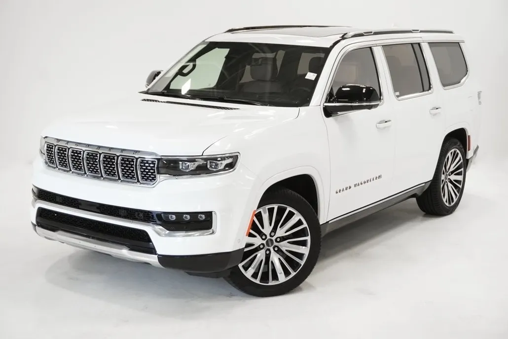 2023 Jeep Grand Wagoneer III photo 1