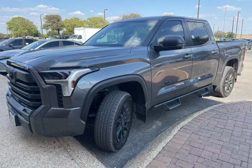 2024 Toyota Tundra SR5 photo 1