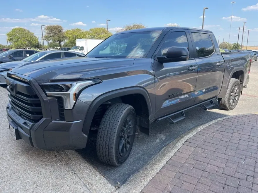 2024 Toyota Tundra SR5 photo 1