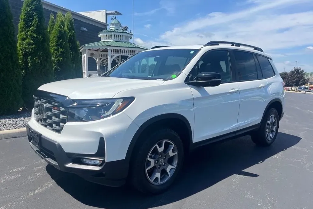2022 Honda Passport TrailSport photo 1