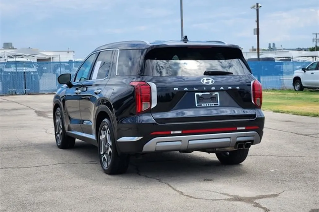 2024 Hyundai Palisade Limited photo 1