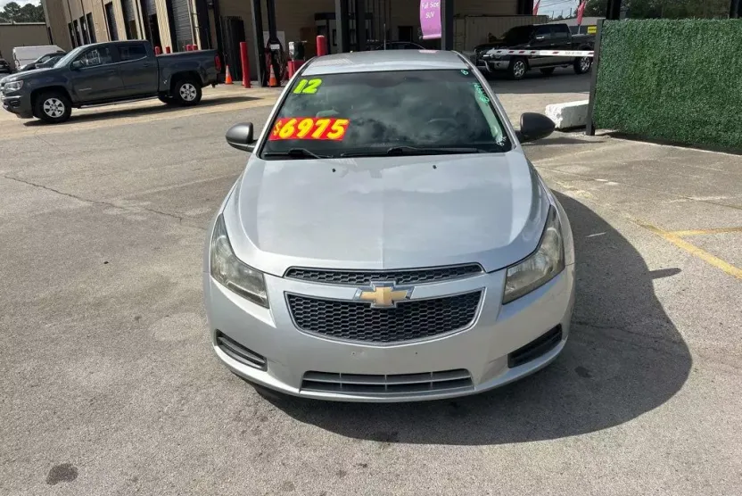 2012 Chevrolet Cruze LS photo 1