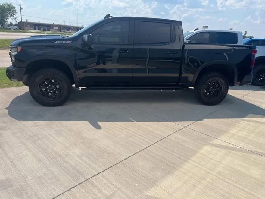 2024 Chevrolet Silverado 1500 ZR2 photo 1
