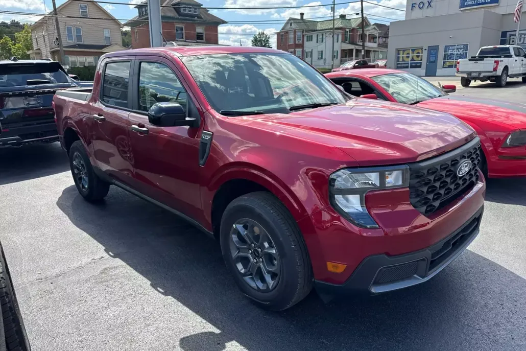 2025 Ford Maverick XLT photo 1