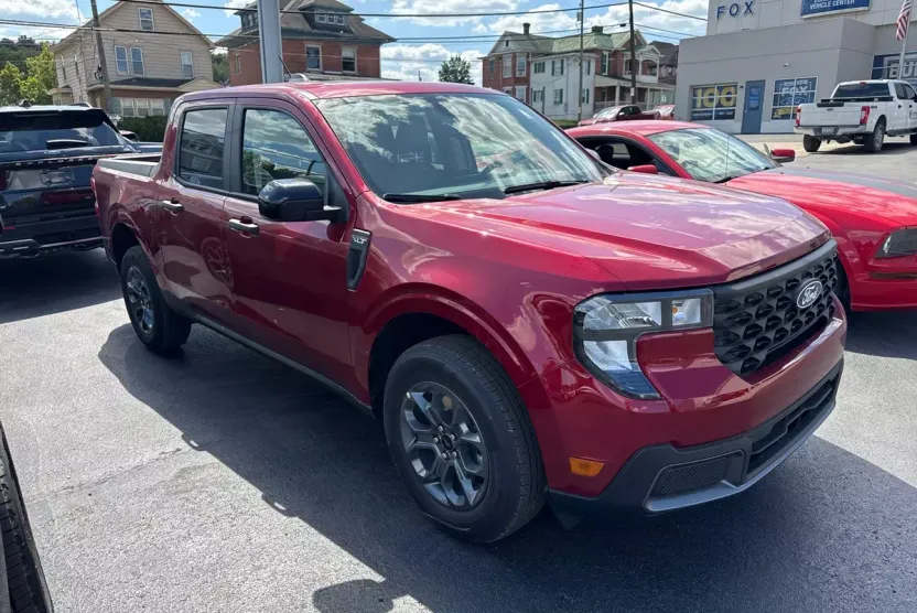 2025 Ford Maverick XLT photo 1