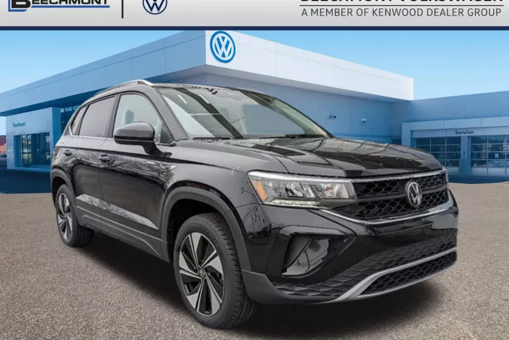 2024 Volkswagen Taos SE photo 1
