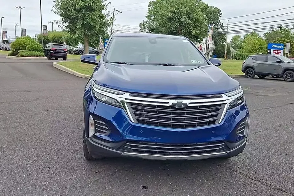 2023 Chevrolet Equinox LT photo 1