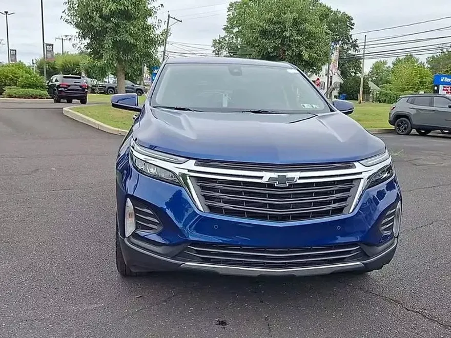2023 Chevrolet Equinox LT photo 1