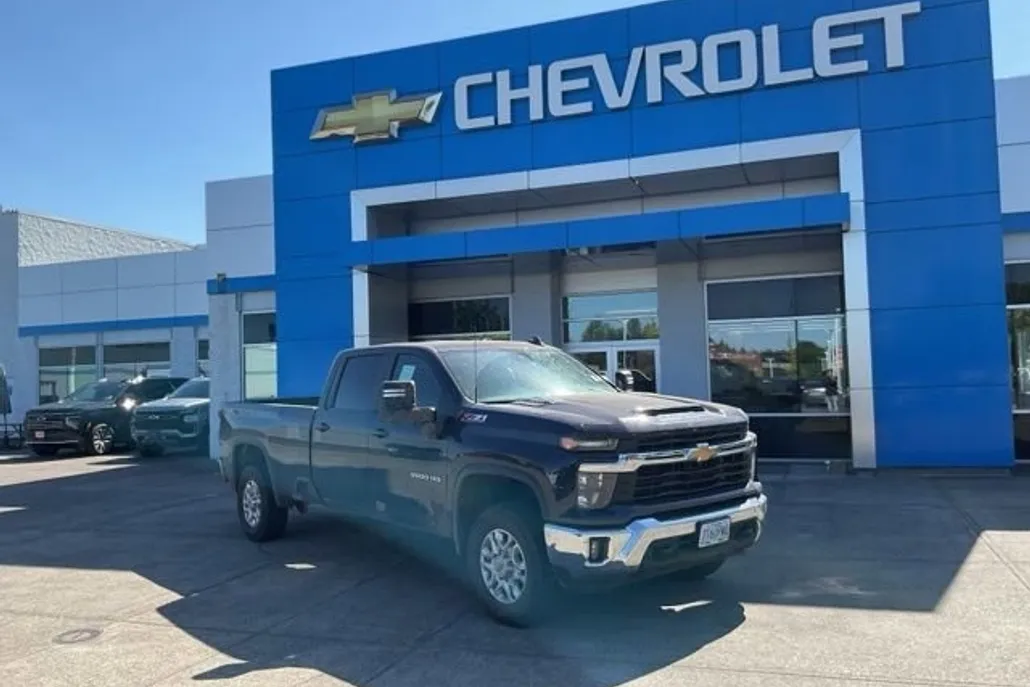 2024 Chevrolet Silverado 3500HD LT photo 1