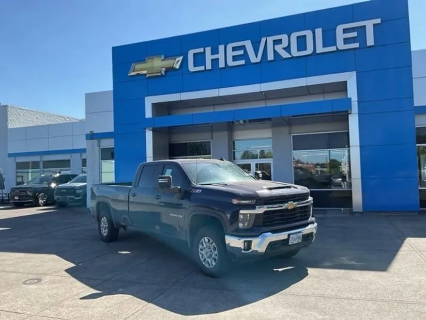 2024 Chevrolet Silverado 3500HD LT photo 1