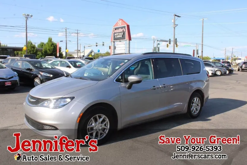 2021 Chrysler Voyager LXi photo 1