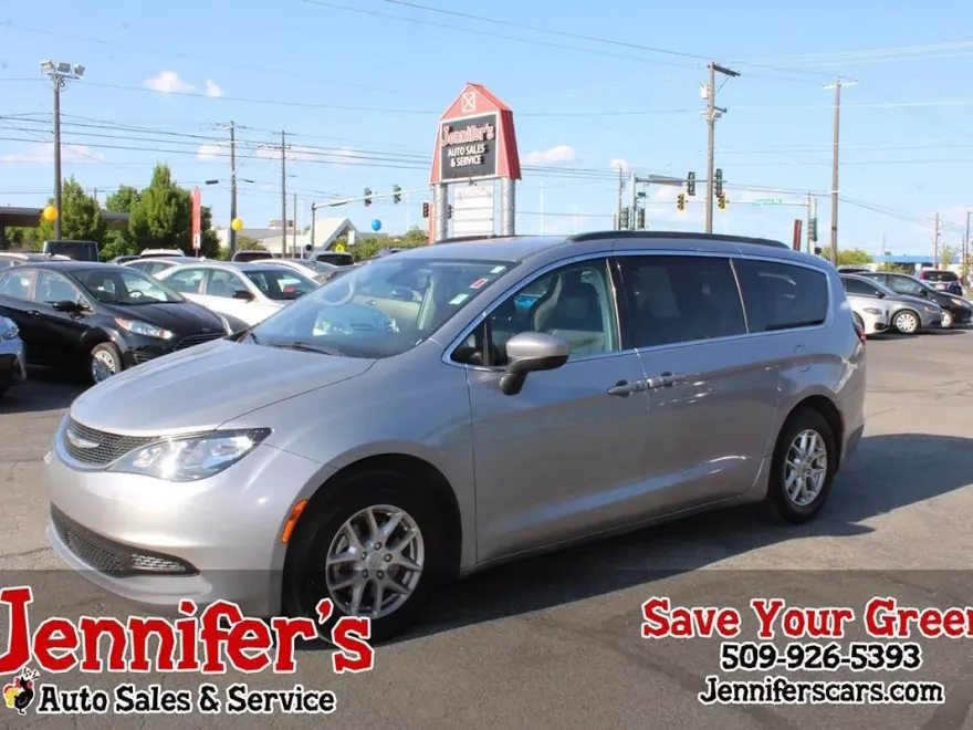 2021 Chrysler Voyager LXi photo 1