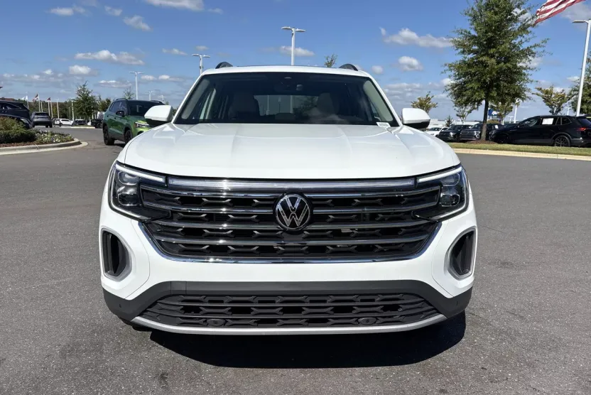2024 Volkswagen Atlas SE Technology photo 1