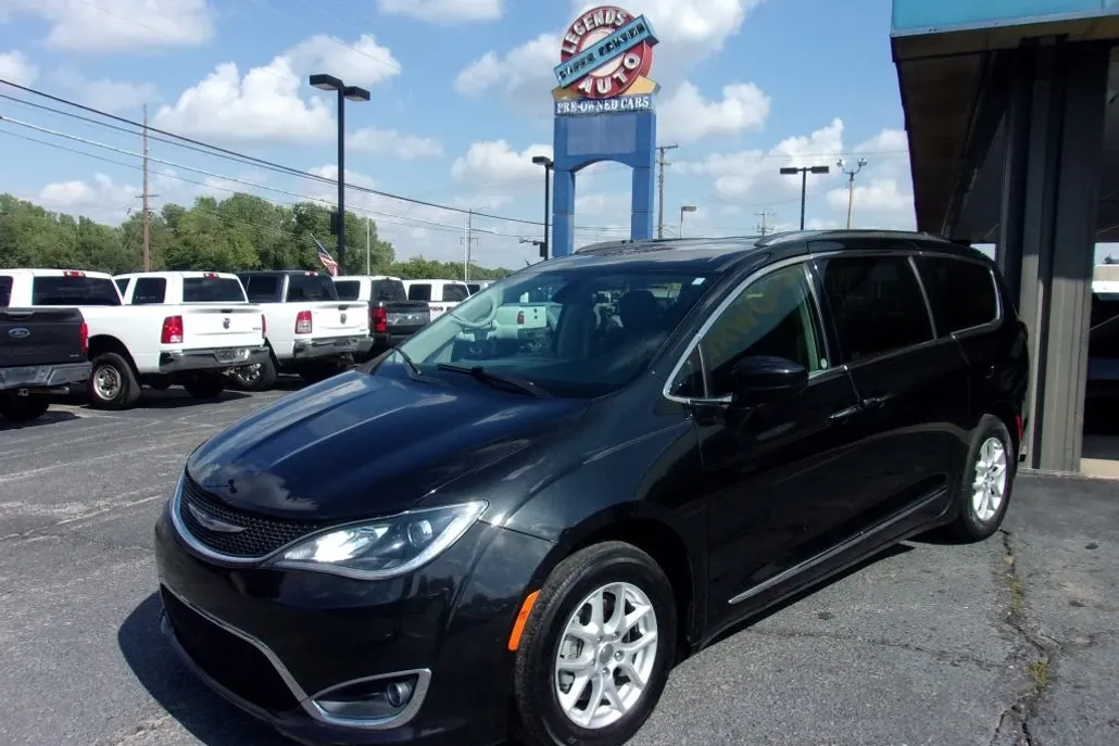 2020 Chrysler Pacifica Touring L photo 1