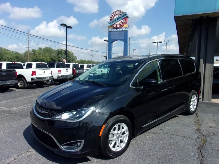 2020 Chrysler Pacifica Touring L photo 1