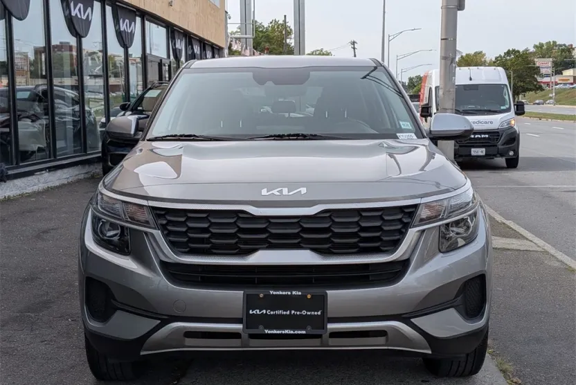 2023 Kia Seltos LX photo 1
