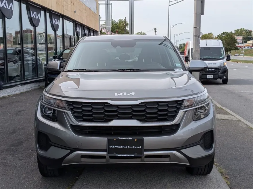 2023 Kia Seltos LX photo 1