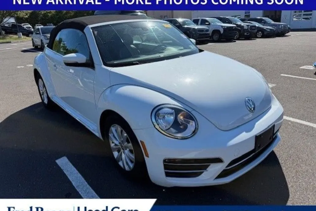 2017 Volkswagen Beetle Convertible 1.8T S photo 1