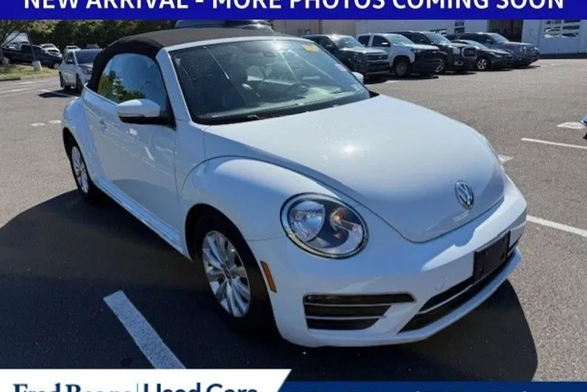 2017 Volkswagen Beetle 1.8T S photo 1