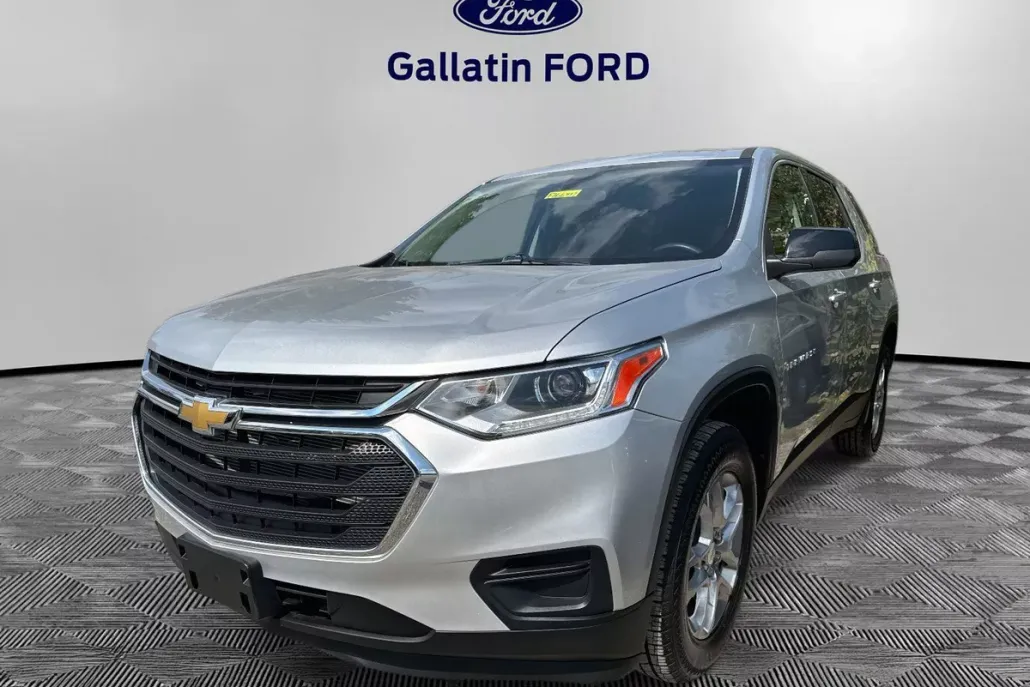 2021 Chevrolet Traverse LS photo 1