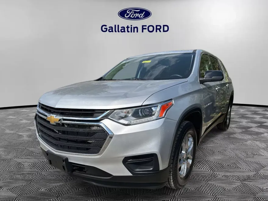 2021 Chevrolet Traverse LS photo 1