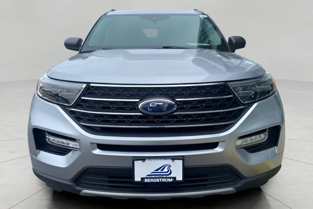 2023 Ford Explorer XLT photo 1