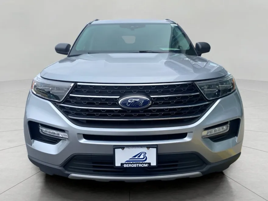 2023 Ford Explorer XLT photo 1