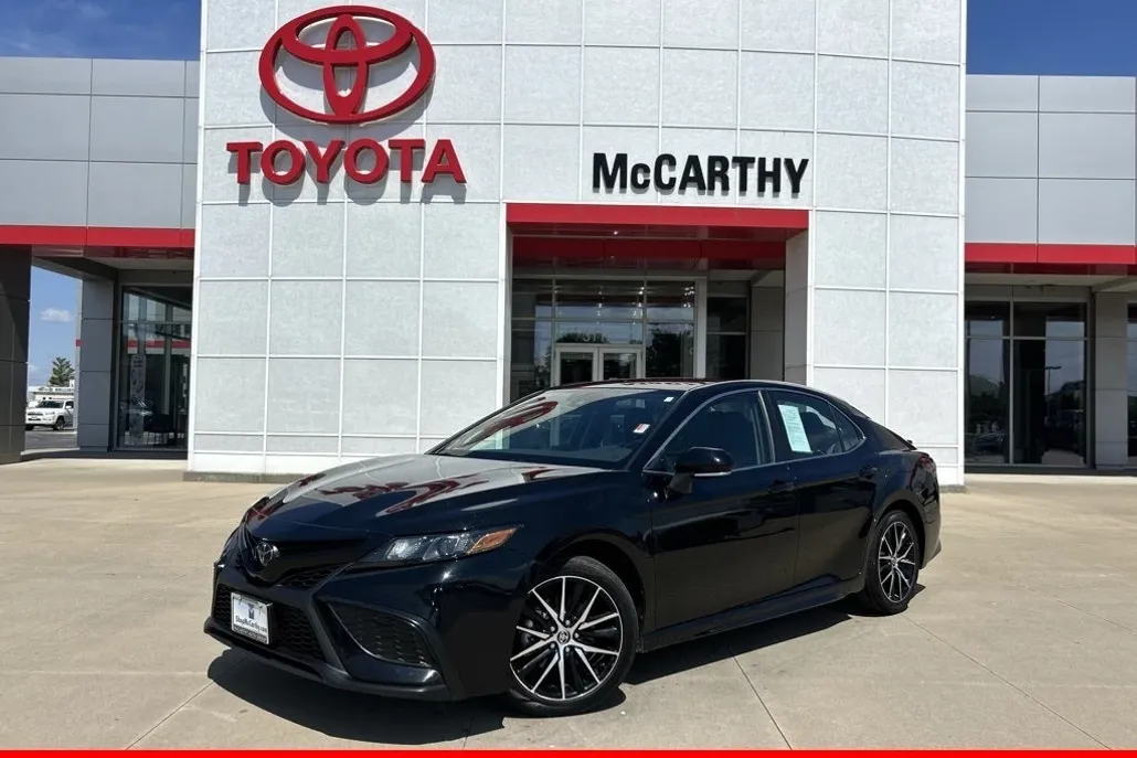 2024 Toyota Camry SE photo 1