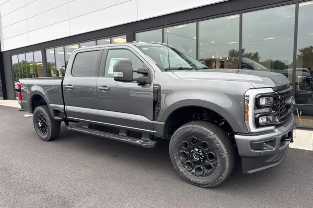 2025 Ford F-350 Lariat photo 1