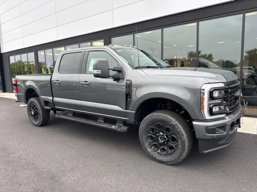 2025 Ford F-350 Lariat photo 1