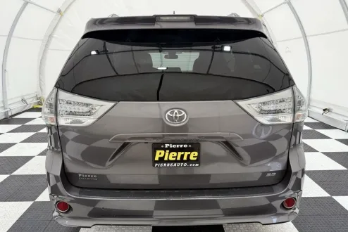 2019 Toyota Sienna SE photo 3