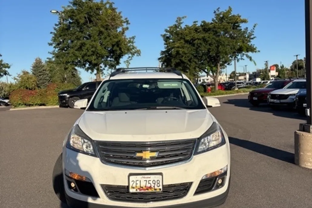 2014 Chevrolet Traverse 1LT photo 1