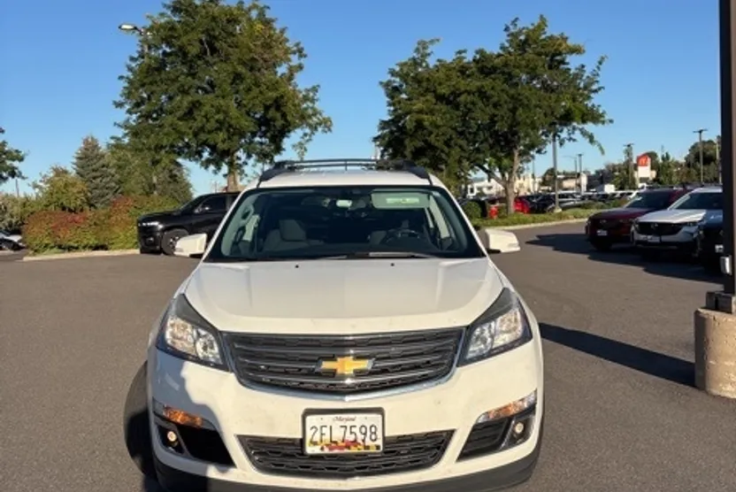 2014 Chevrolet Traverse 1LT photo 1