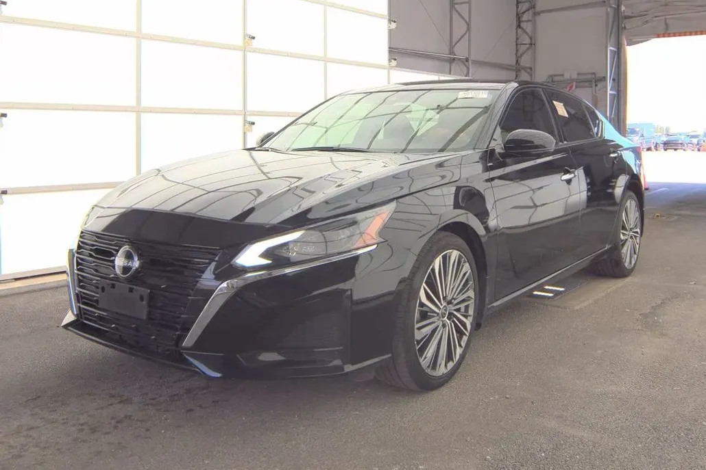 2023 Nissan Altima 2.5 SL photo 1