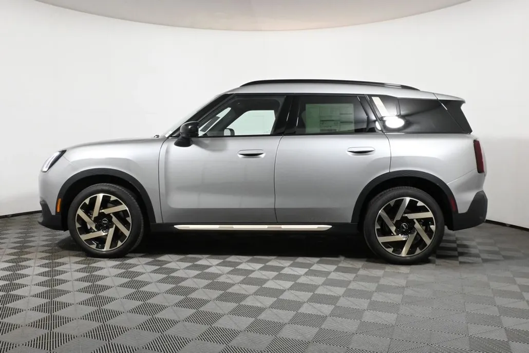 2025 Mini Countryman Iconic photo 1