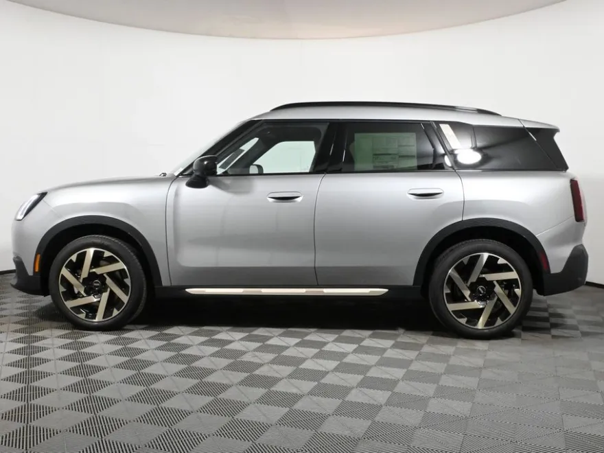 2025 Mini Countryman Iconic photo 1