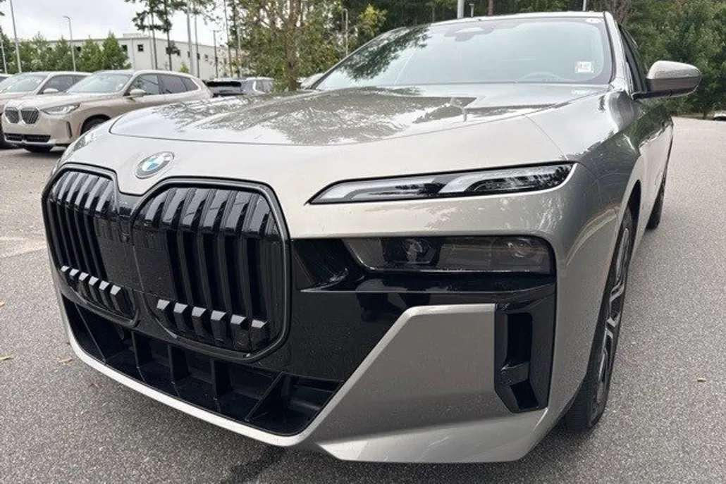 2025 Bmw 740i Sedan photo 1
