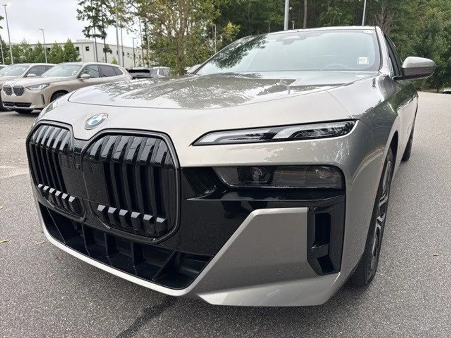 2025 Bmw 740i Sedan photo 1